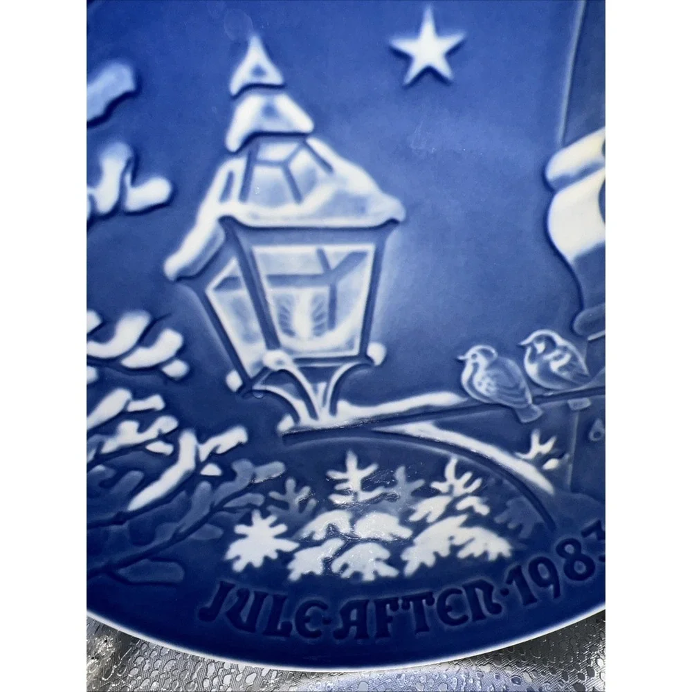 Christmas Plate Bing Grondahl  Porcelain ~Christmas in the‎ Old Town~1983